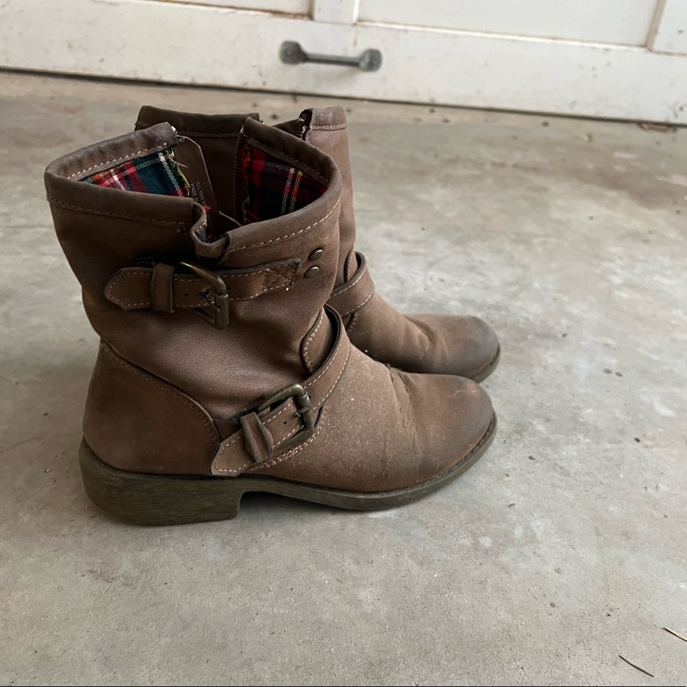 Used, cute, brown booties